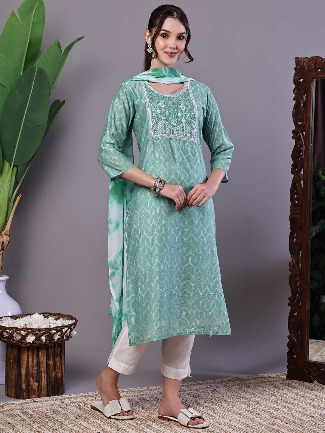 Women's Mint Green Chanderi Embroidered Kurta Set with Dupatta Suit Sets - Image 4